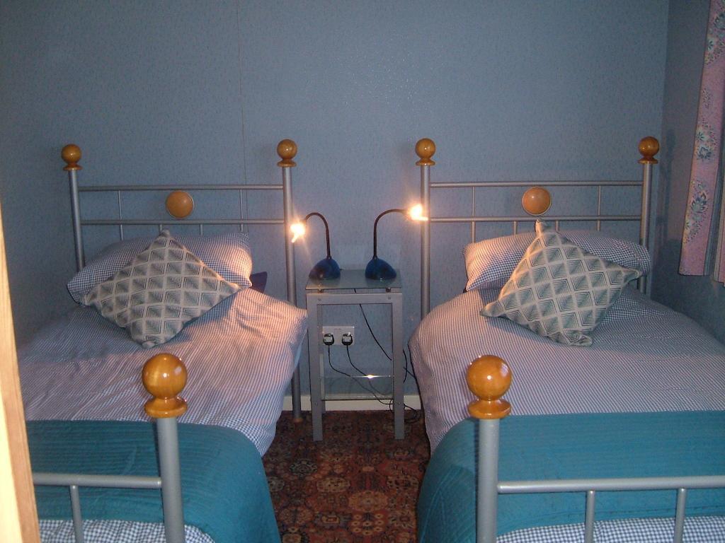 Tremains Guest House Брідженд Номер фото